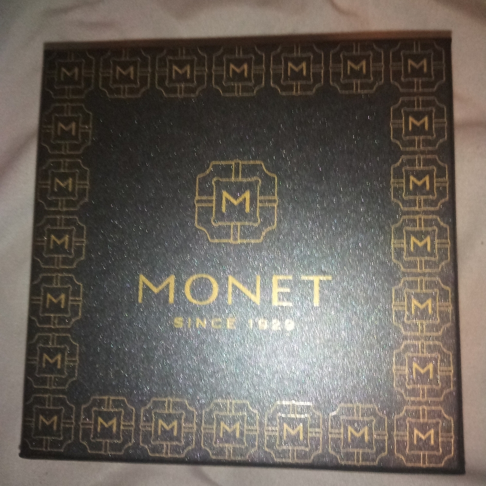 Monet Jewelry Set &Earings